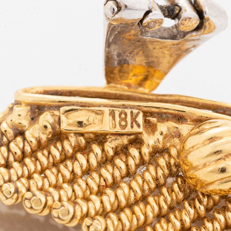 Ett par örhängen 18K guld med åttkantslipade diamanter.