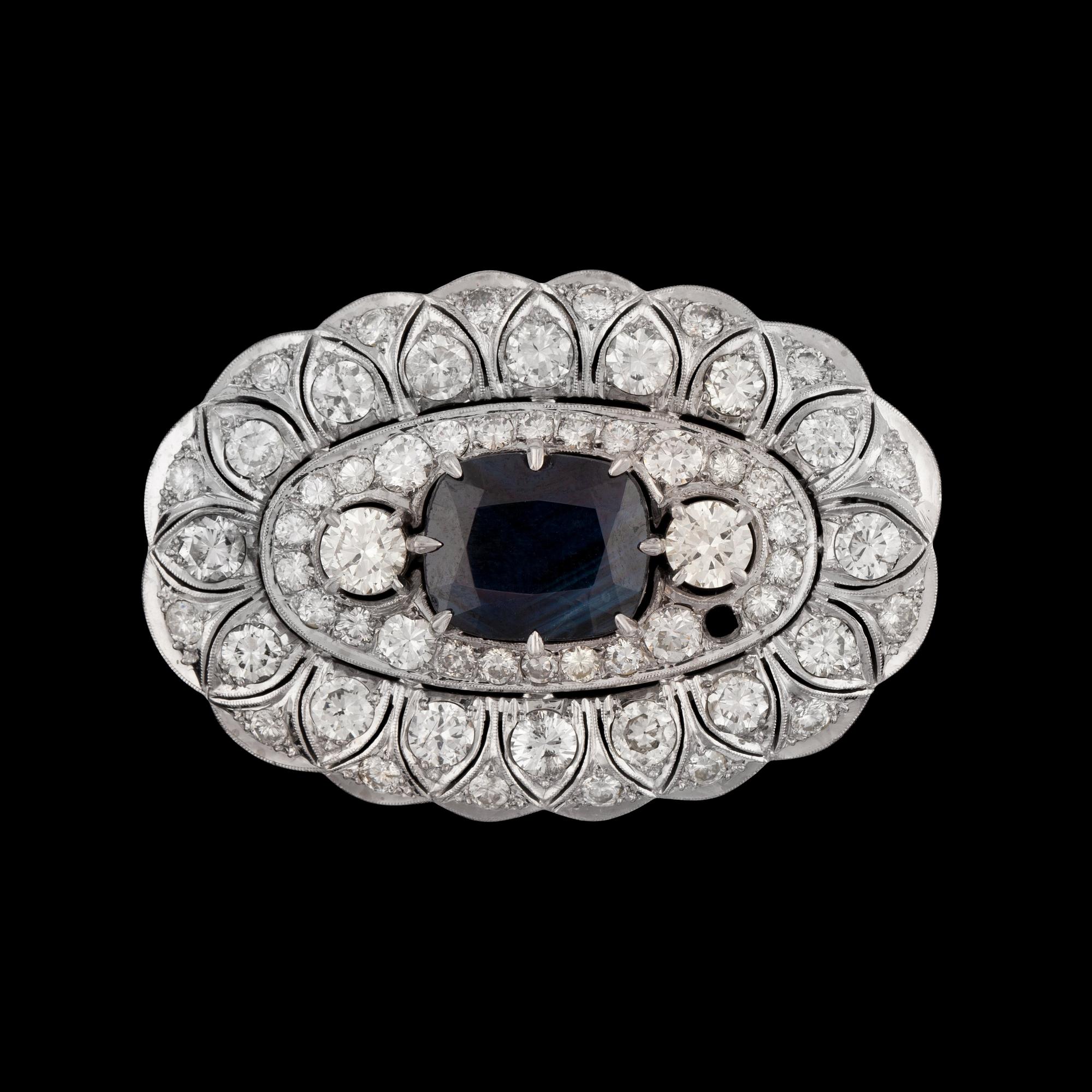 BROSCH, gammalslipade diamanter tot. ca 6.50 ct, safir.