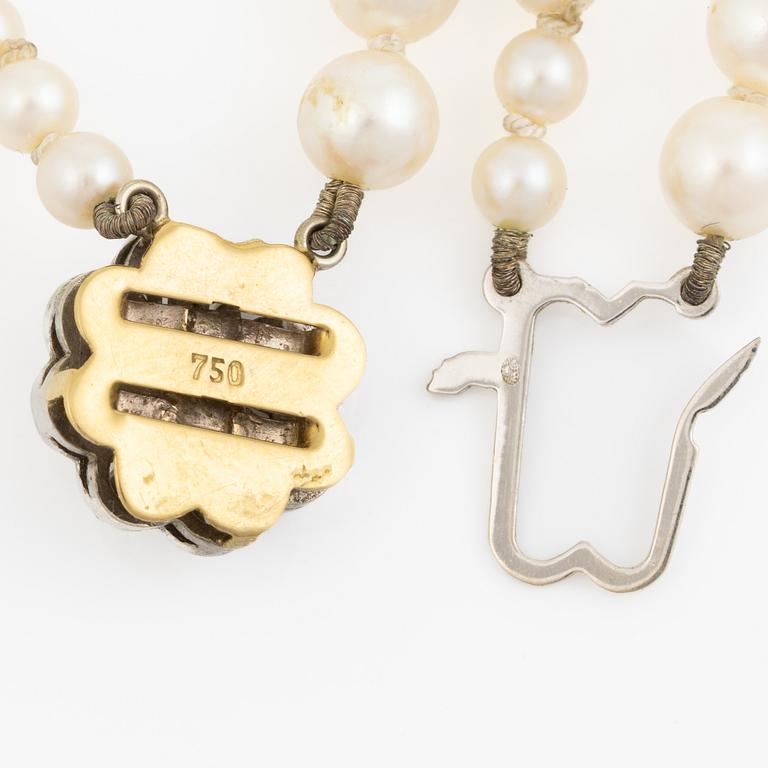 Necklace two rows of cultured pearls clasp 18K gold with a cultured pearl.