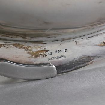 KAROTT MED HÄNKEL, silver, W.A. Bolin, Stockholm, 1934. Vikt ca 619 gram.