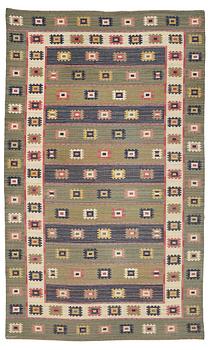 205. Märta Måås-Fjetterström, A carpet, "Grön äng", flat weave, ca 482,5 x 290,5-292 cm, signed AB MMF.
