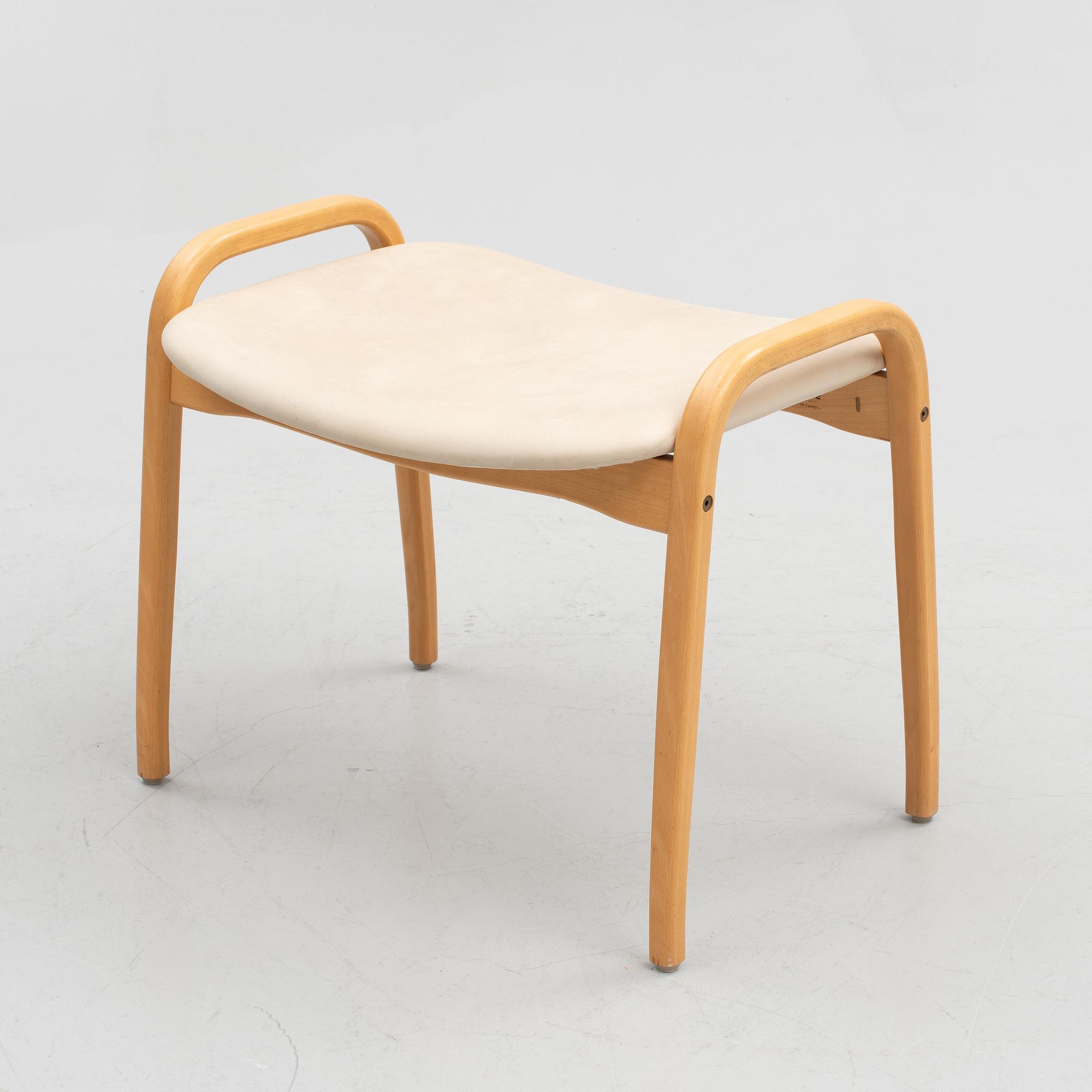 Yngve Ekström, fåtölj med fotpall, "Lamino", Swedese, tidigt 2000-tal.