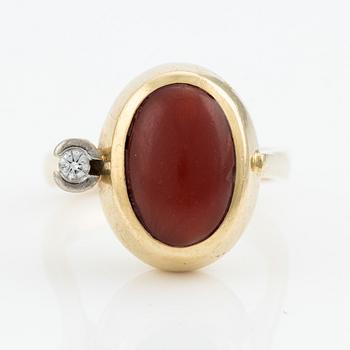 Ole Lynggaard, ring, 18K gold with coral and brilliant-cut diamond.