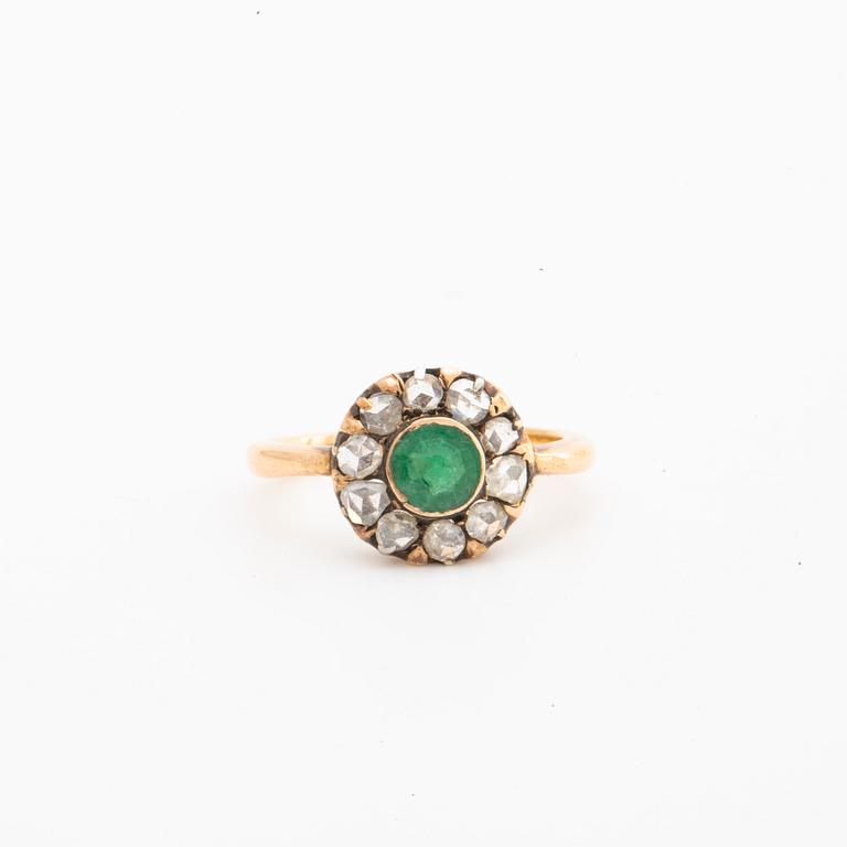 RING 14K gold w 1 emerald (probably synthetic) and rose-cut diamonds.