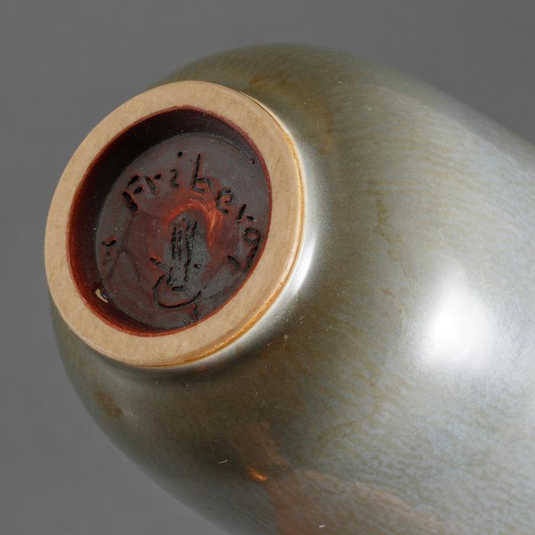 VAS, stengods, Berndt Friberg, signerad samt Gustavsbergs studiohand, 1954.