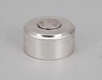 TOILETTEDOSA, silver, Göteborg 1905. Vikt ca 40 gram.