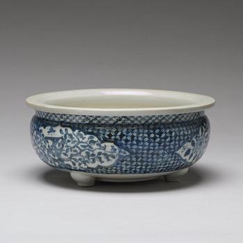 A blue and white censer, Qing dynasty, 18th Century.