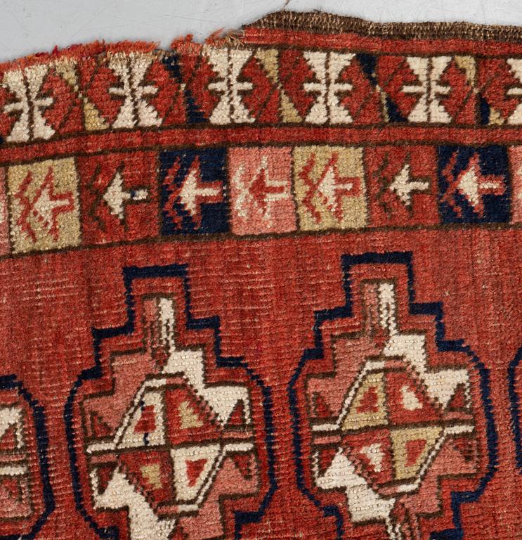 Matta, antik, Turkmen, ca 204-206 x 124 cm.