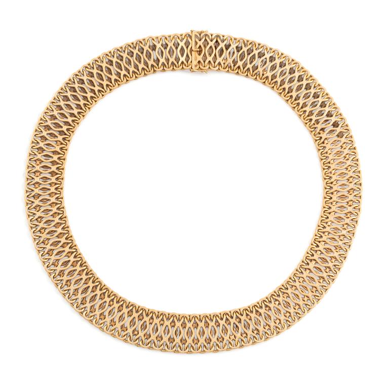 An 18K gold necklace by JE Hellströmer.