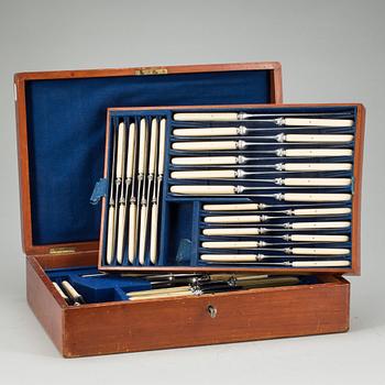 KNIVSCHATULL, 53 delar, England, omkring 1900.