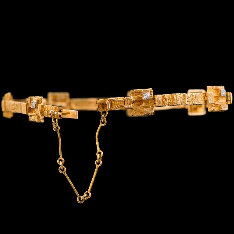 Björn Weckström, ARMBAND, "Diamantetapper", åttkantslipade diamanter, 18K guld. Lapponia.