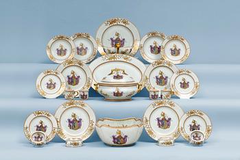1411. An armorial dinner service, Samson and one part Qing dynasty. (55 pieces).