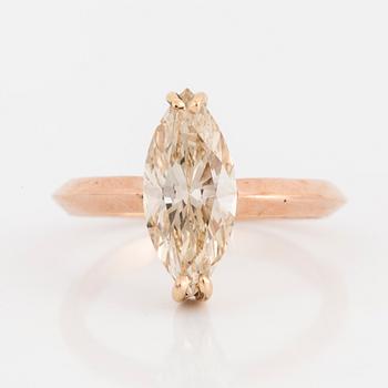 RING, 18K roséguld med en champagnefärgad markisslipad diamant 2.52 ct, si2.