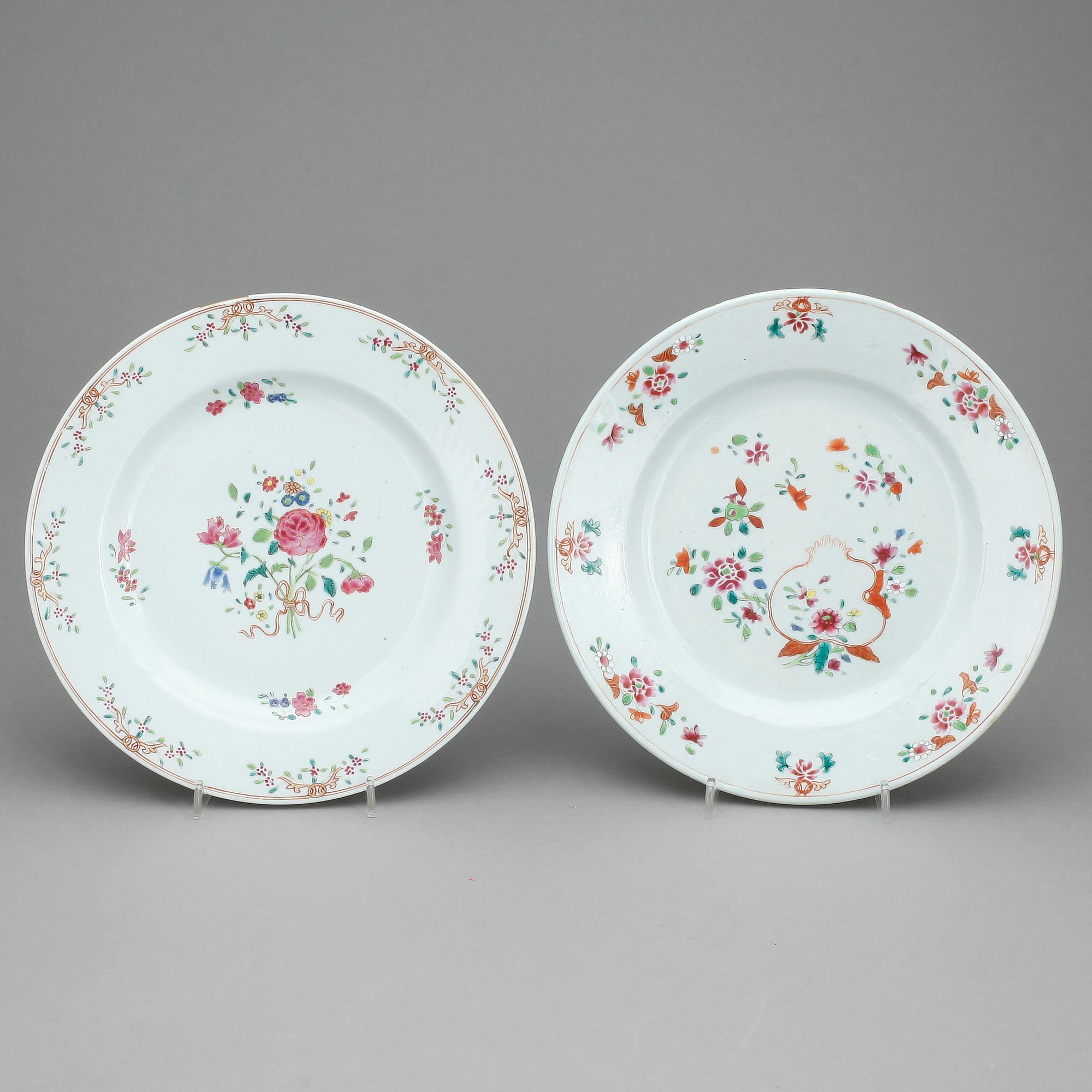 TALLRIKAR, 2 st, porslin, Kina, Qianlong (1736-95).