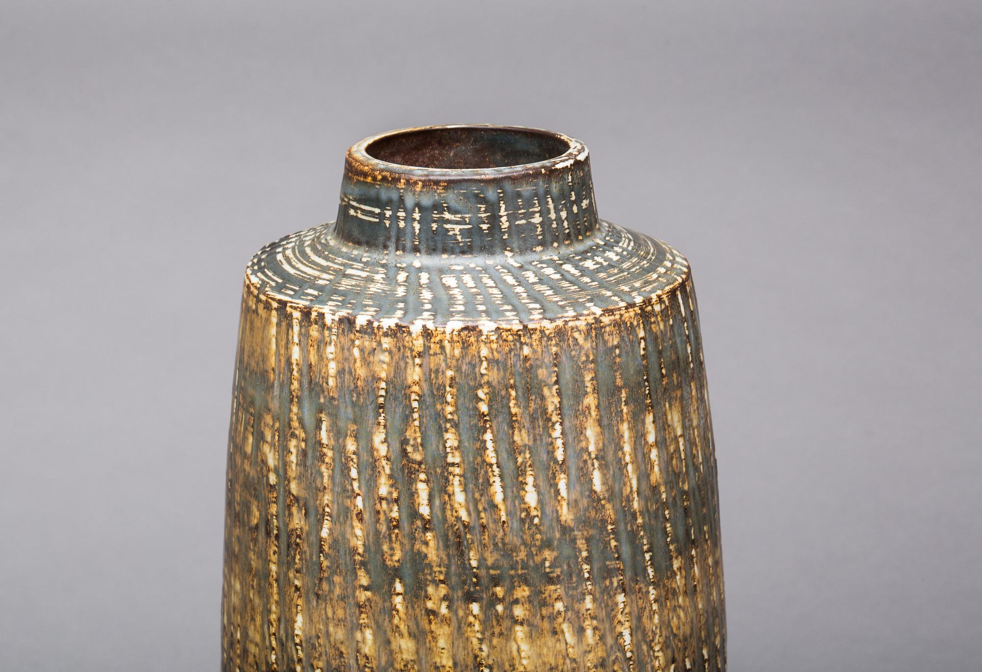 GOLVVAS, stengods, "Rubus", Gunnar Nylund, Rörstrand.