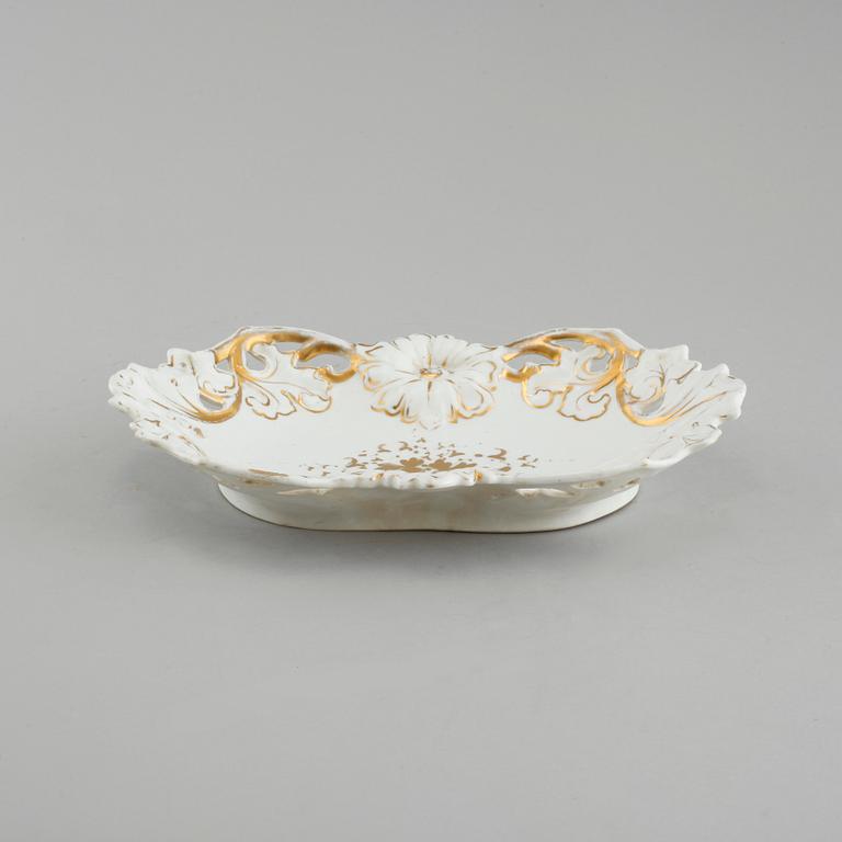 UPPLÄGGSFAT, porslin, C. Tielsch & Co, märkning använd mellan 1870 - 1900.