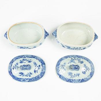Terriner med lock, ett par, kompaniporslin, Qingdynastin, Qianlong (1736-95).