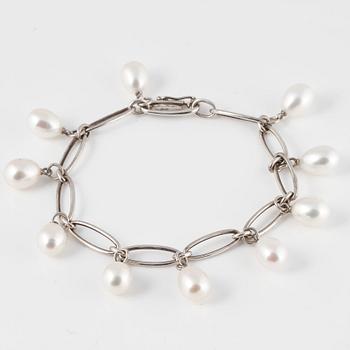 ARMBAND, Elsa Peretti för Tiffany & Co, sterlingsilver med odlade pärlor. Vikt 15,4 gram.