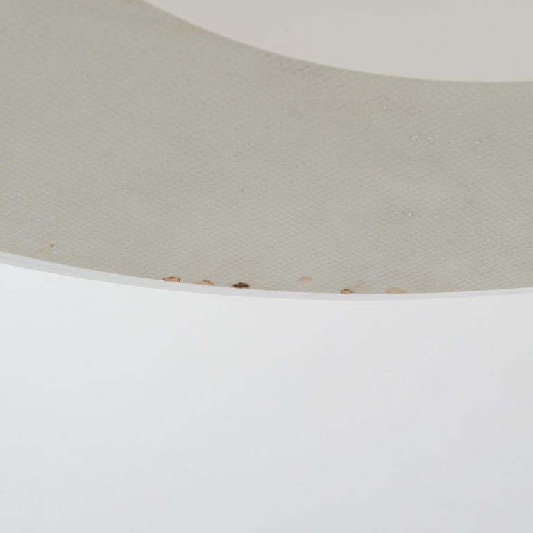 Eero Saarinen, A dining table 'Tulip' Knoll International.