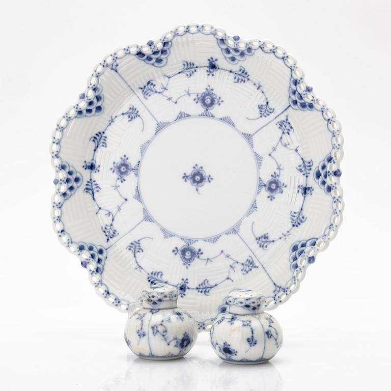 Royal Copenhagen, Fat samt salt- och pepparkar, porslin, "Musselmalet helblond", Danmark.
