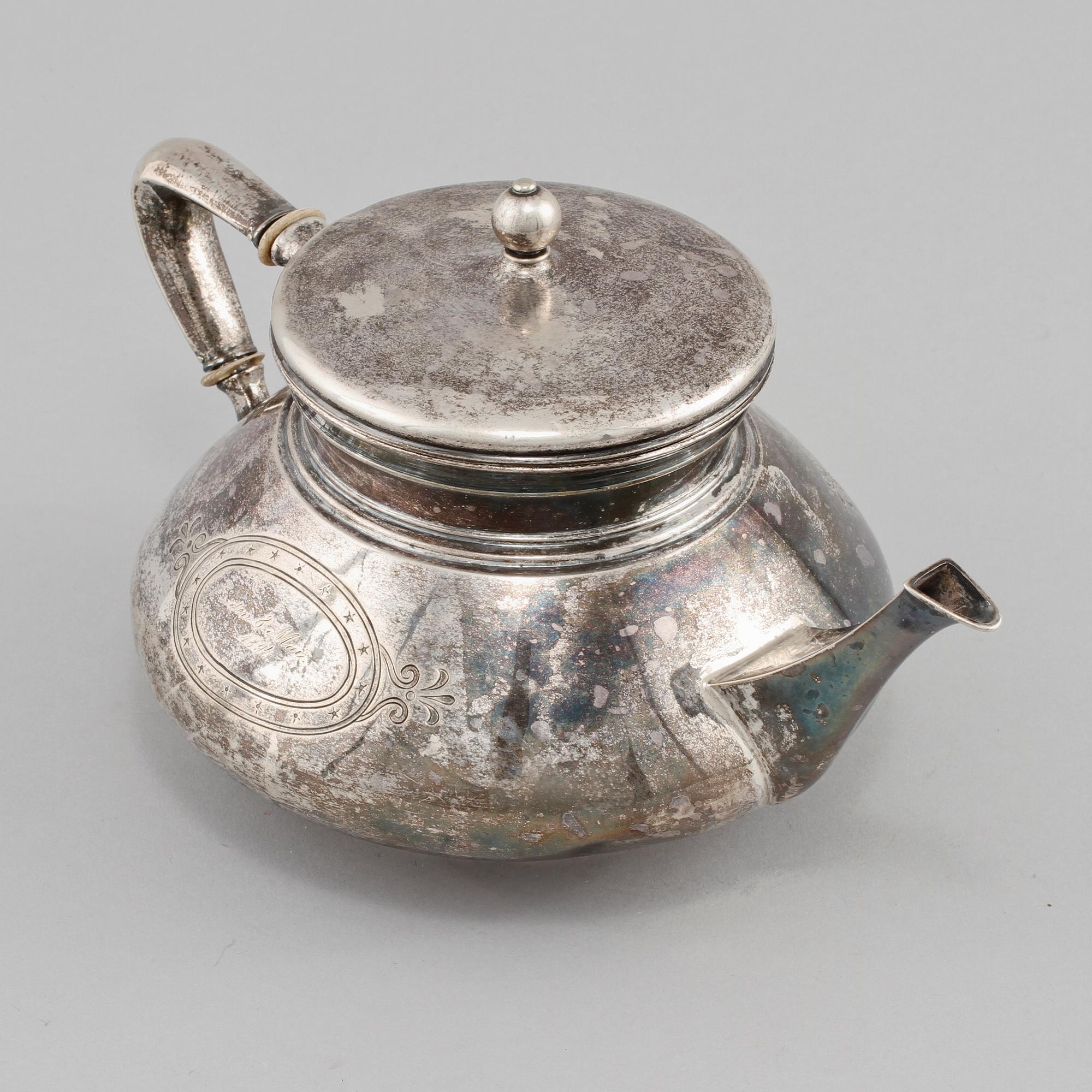 KANNA, silver, kontrollstämpel Simon Groth, Köpenhamn, 1878, vikt 750 g.