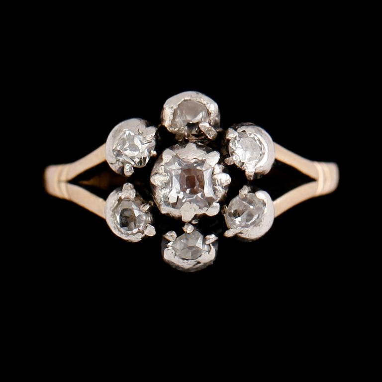 RING, 18 k guld/silver och rosenstenar, 1900-talets första hälft.
