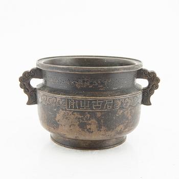 A bronze censer, Japan turn of the Century 1900.