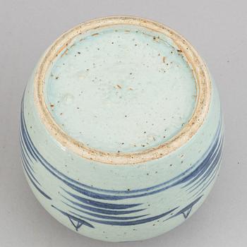 Two blue and white jars with cover, Qing dynasty, 19th Century.