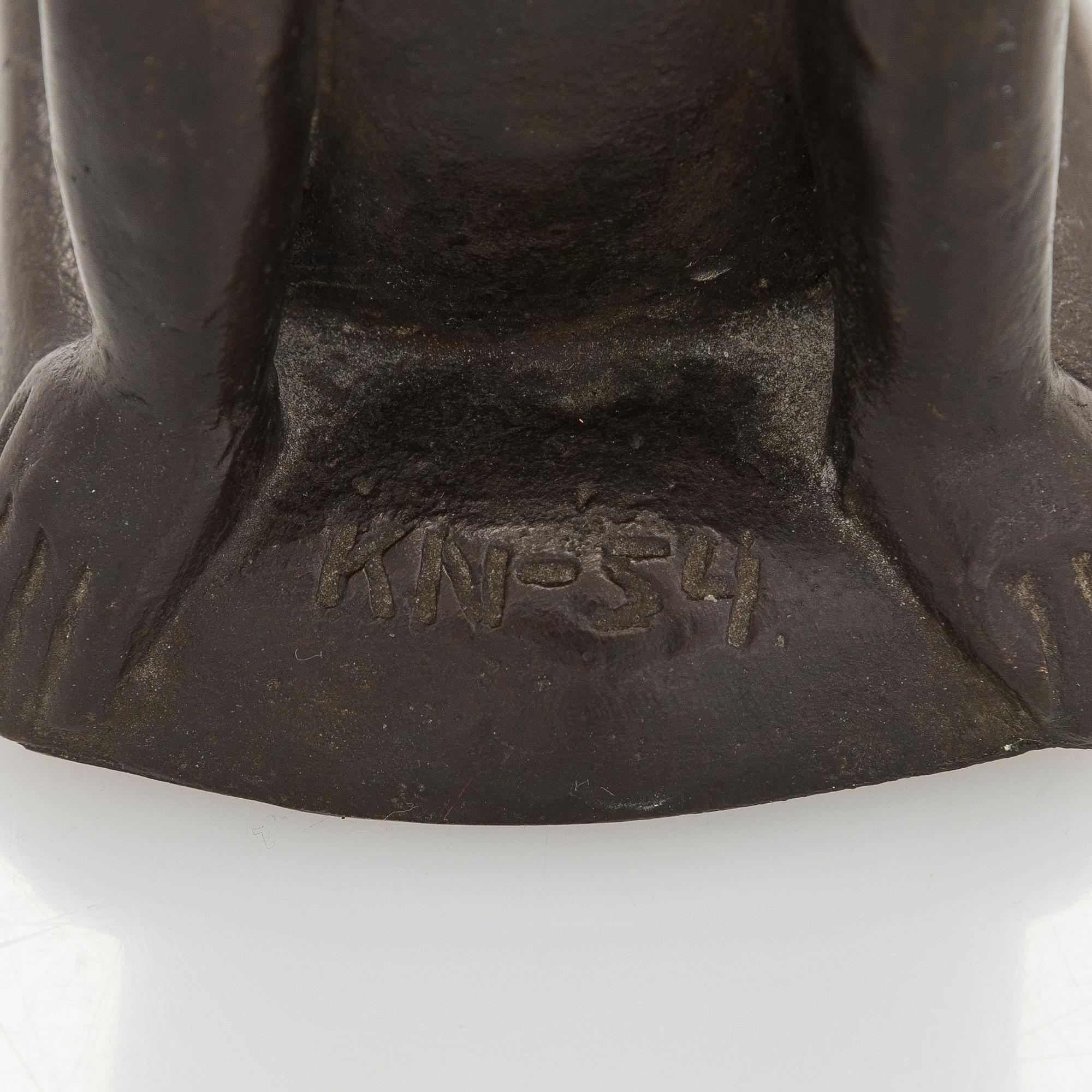 Kai Noramies, Istuva nainen.