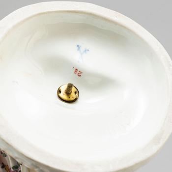 A Meissen footed chesnut basket, circa 1900.