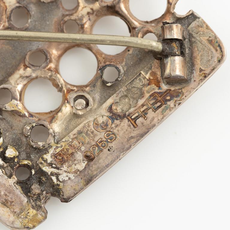 Lars Arby, två par örhängen och en brosch, sterlingsilver, Göteborg 1969, 1970 och 1980.