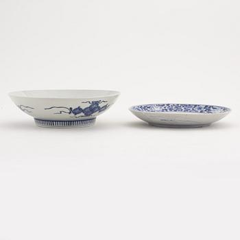 A set of two Japanese blue and white dishes, Edo (1602-1868) and 20th century.