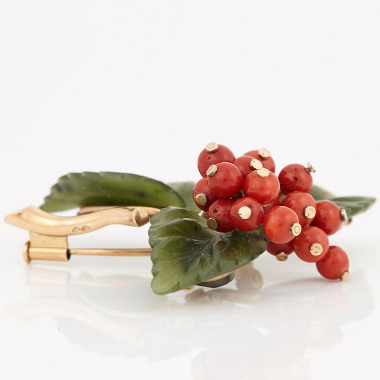 A corall and nephrite brooch.