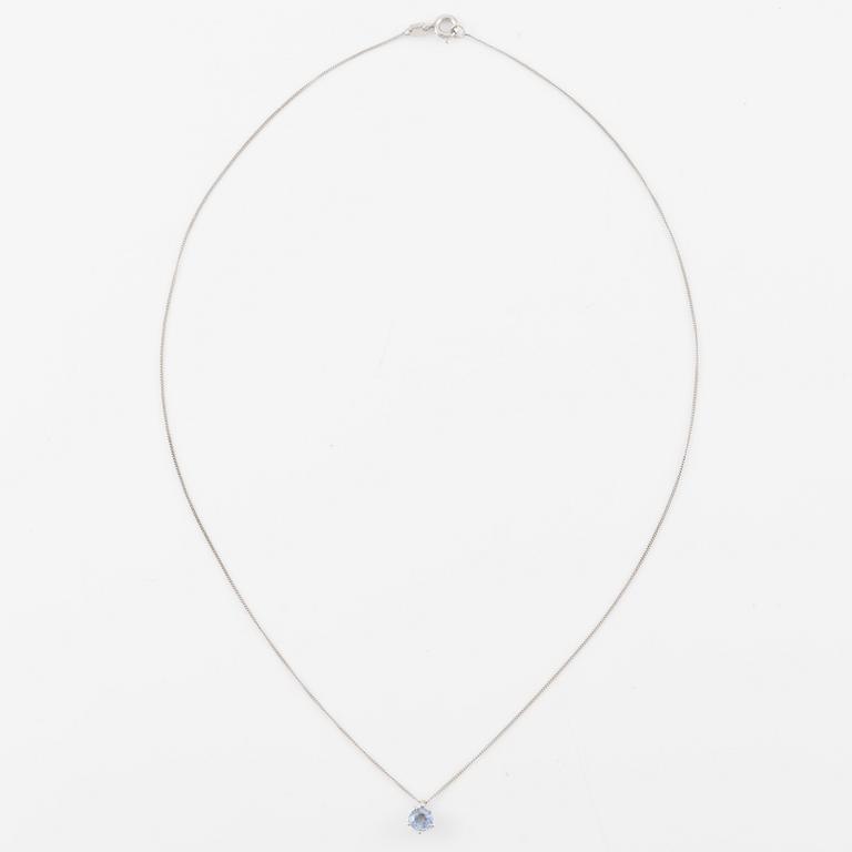 Necklace 14K white gold with sapphire.