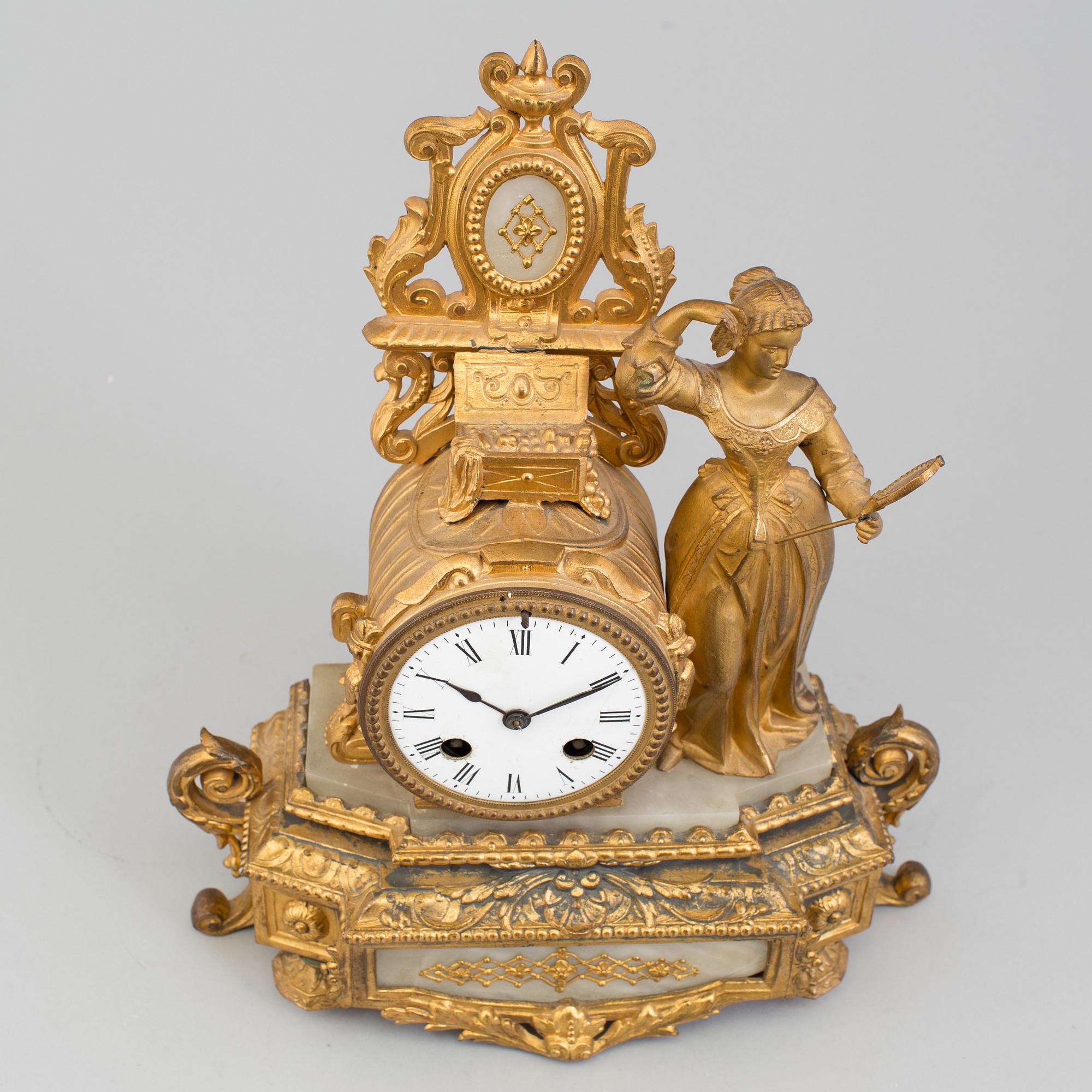 A late 1800s table clock.