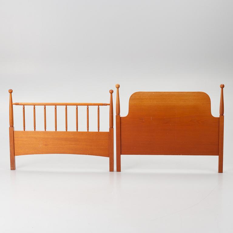 Josef Frank, Sänggavlar, ett par, modell B 2155, Firma Svenskt Tenn.