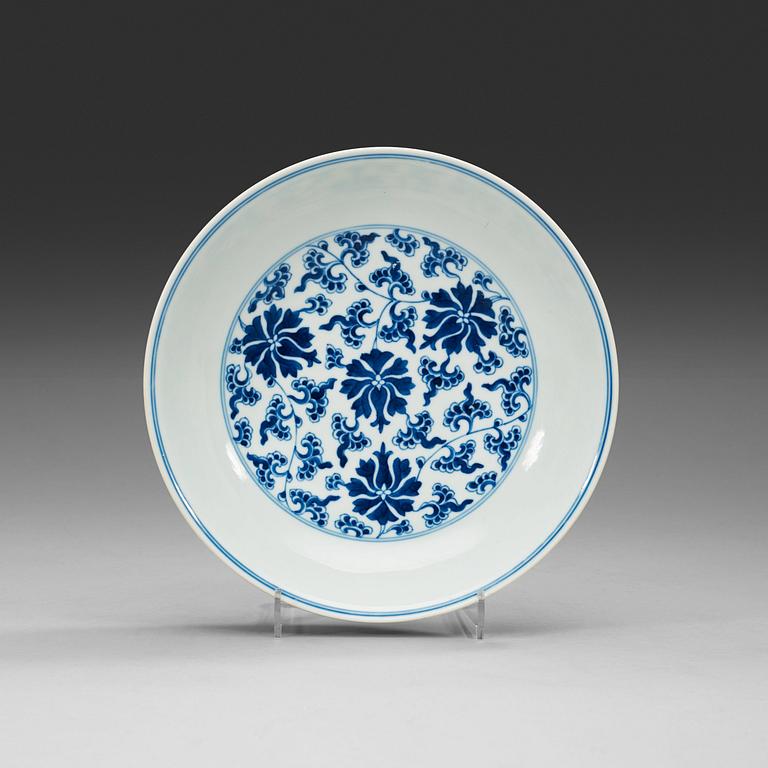 A set of three blue and white lotus dishes, Qing dynasty (1644-1912) with Qianlongs, Jiaqing and Daoguangs seal mark.