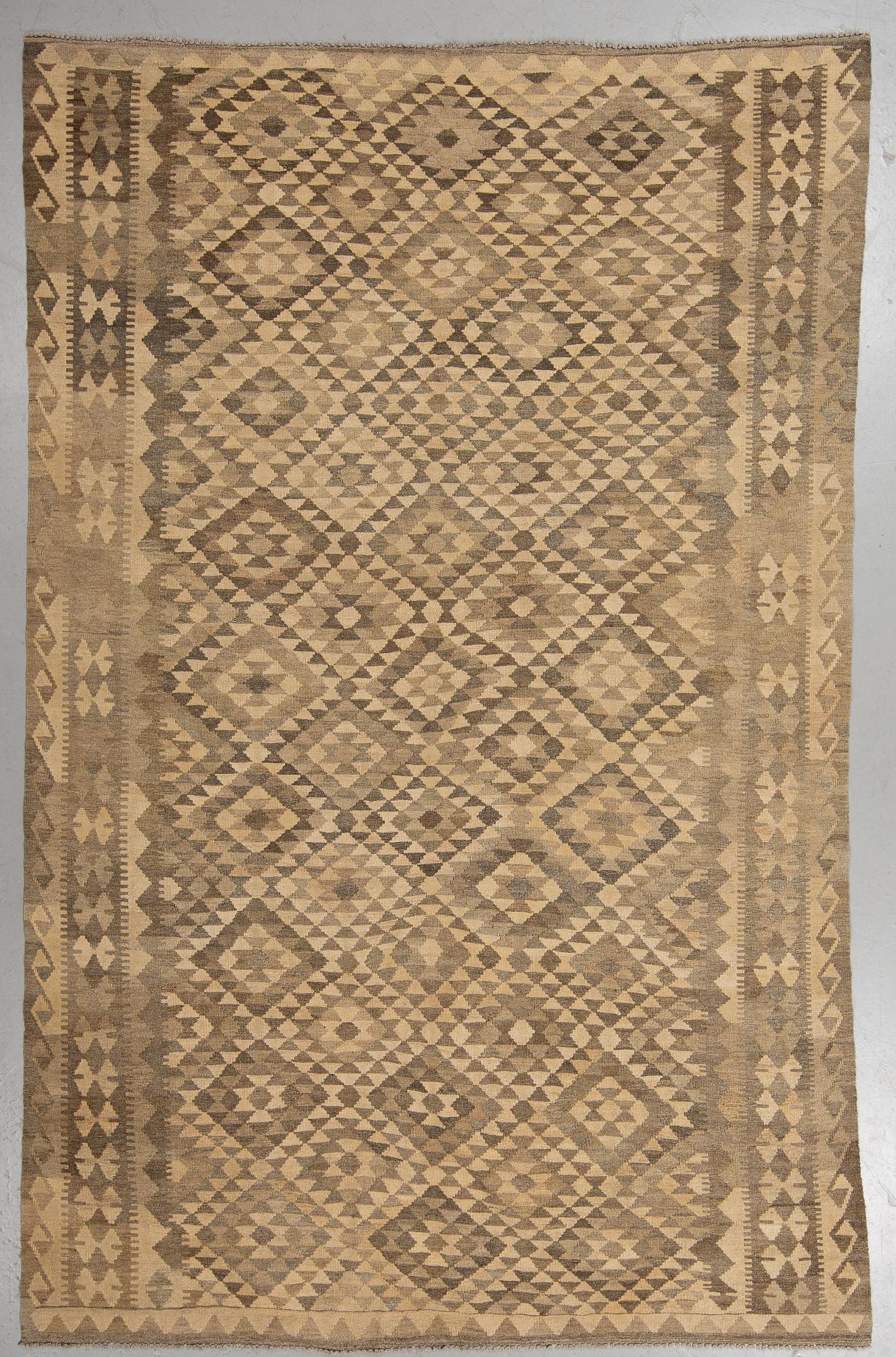MATTA, kelim, ca 300 x 190 cm.