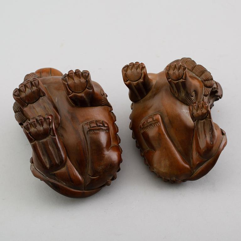 FIGURER, 1 par, snidat trä, Kina, 2000-tal.
