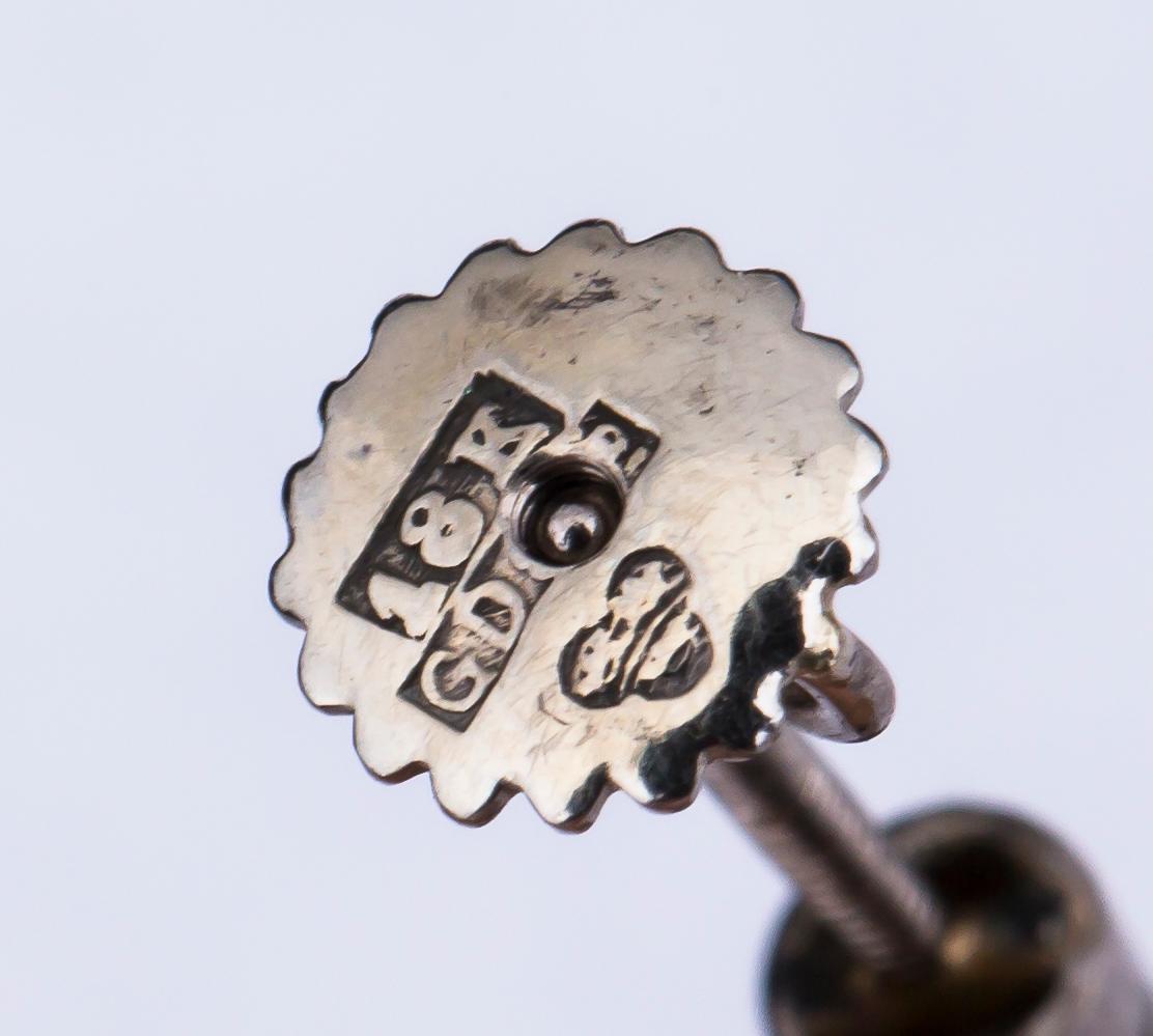 ÖRHÄNGEN, 18 k vitguld med droppformade pärlor samt briljantslipade diamanter totalt ca 0.80 ct. Vikt ca 6 g.