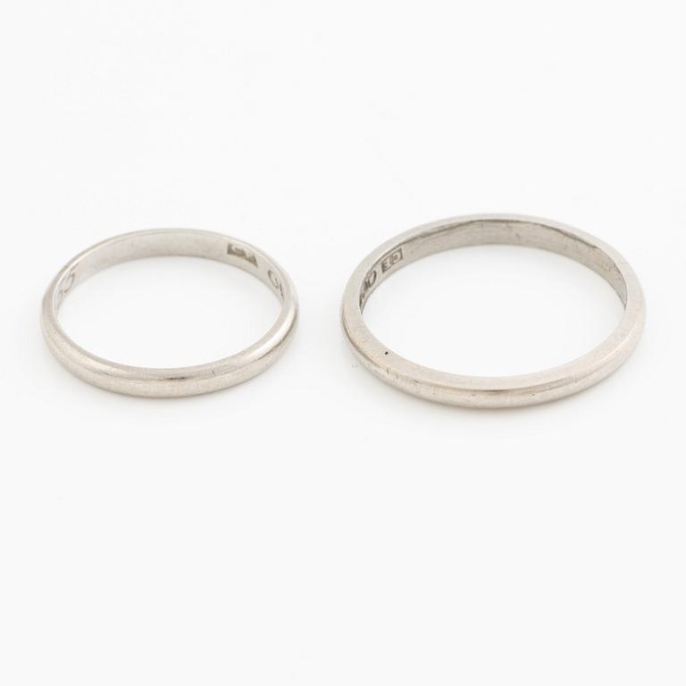 Ringar, två stycken, platina, släta, 1950-tal.