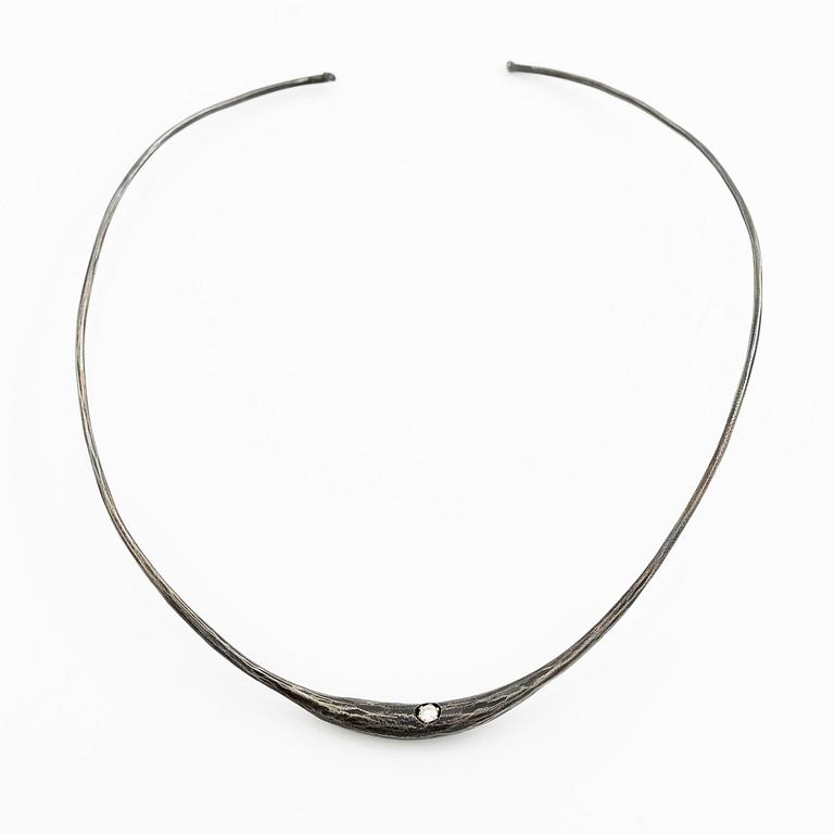 PA Lundahl-Terrs, a necklace and a bracelet, iron and round brilliant-cut diamonds.