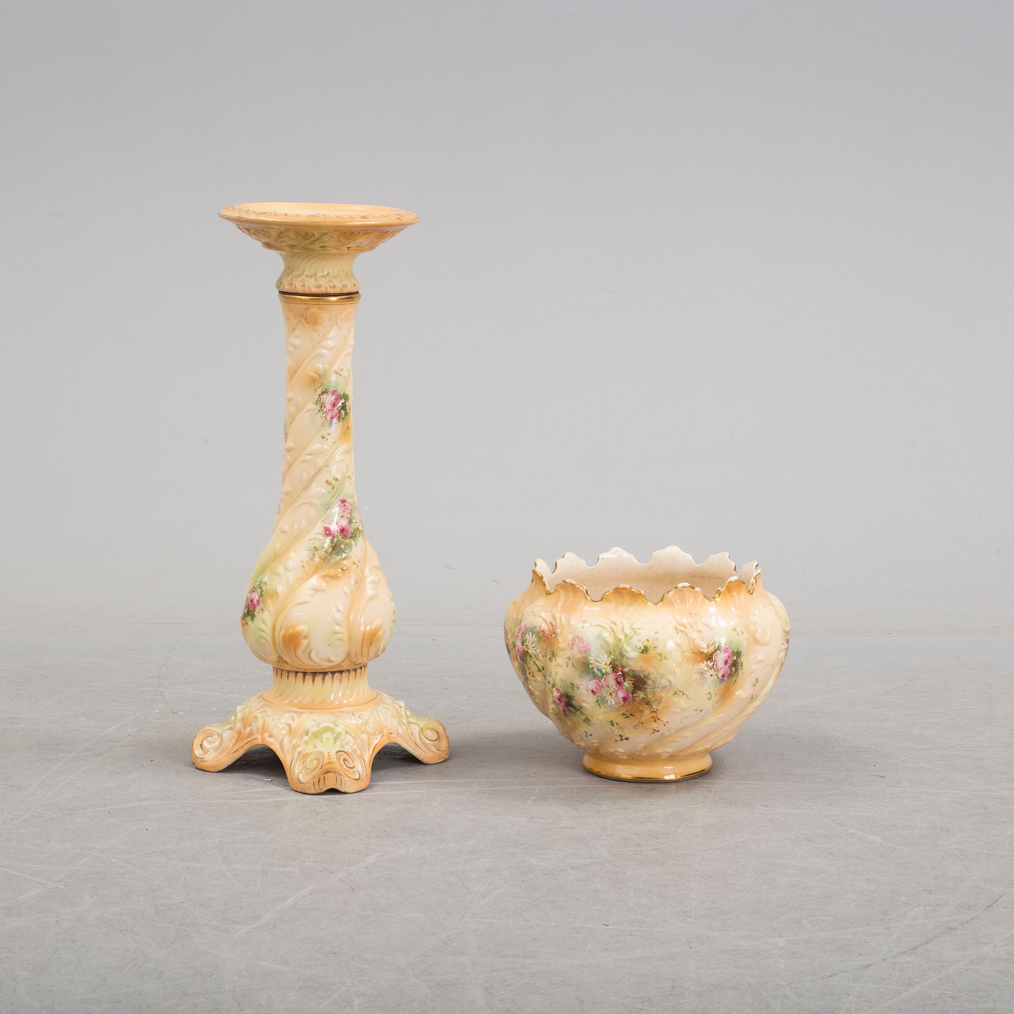 An early 20th century pedestal and flowerpot.
