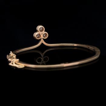 A BRACELET, old cut diamonds, 14K (56) gold. St Petersburg, late 19th century.