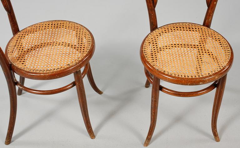 STOLAR, ett par, Thonetliknande, 1900-talets första hälft.