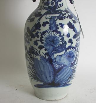 GOLVURNA, porslin, Kina, 1800/1900-tal.