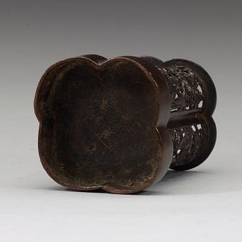 A bronze brush pot, Ming dynasty (1368-1643). With four characters mark.