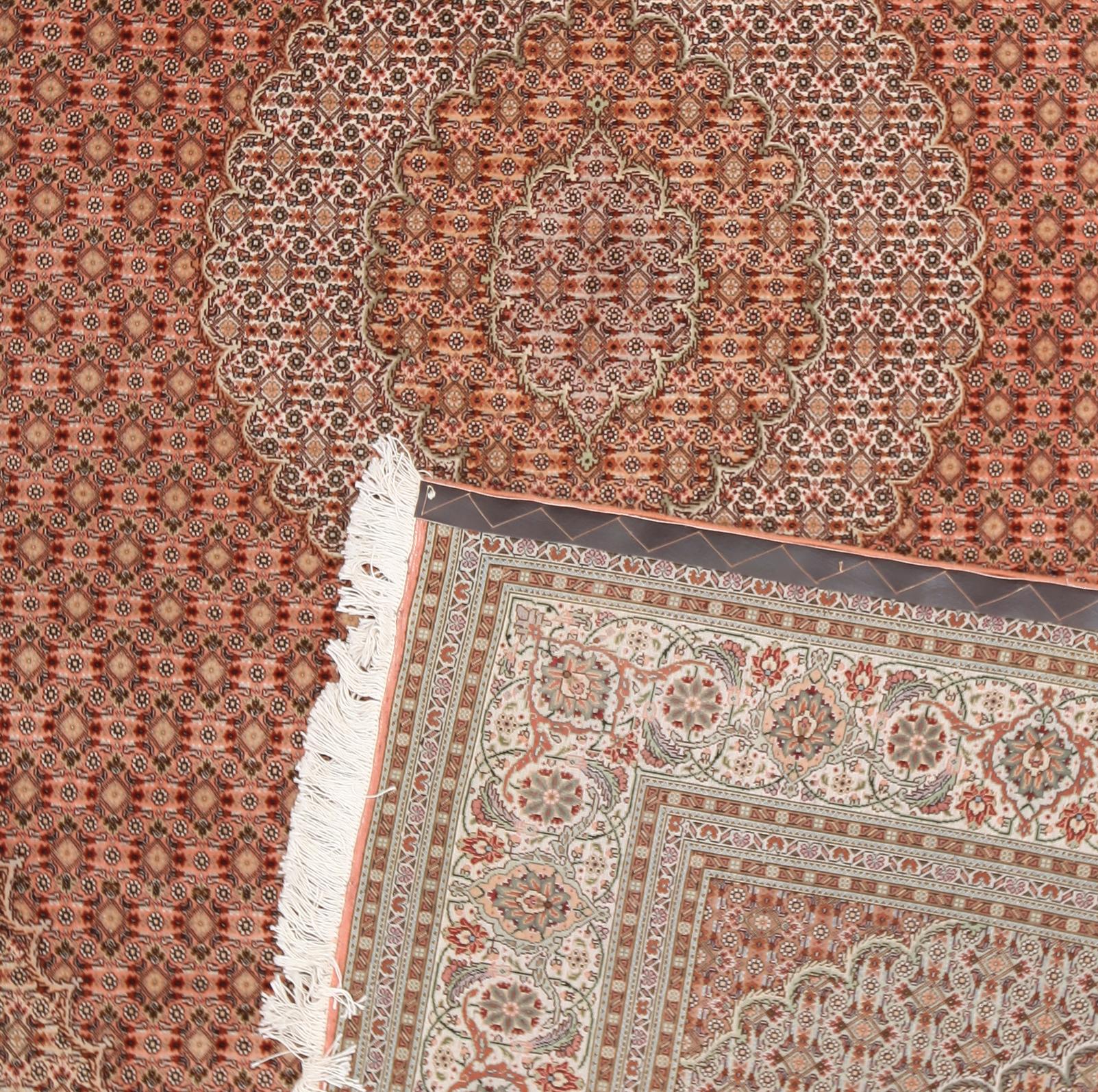 MATTA, Täbriz. Ca 306 x 202 cm.