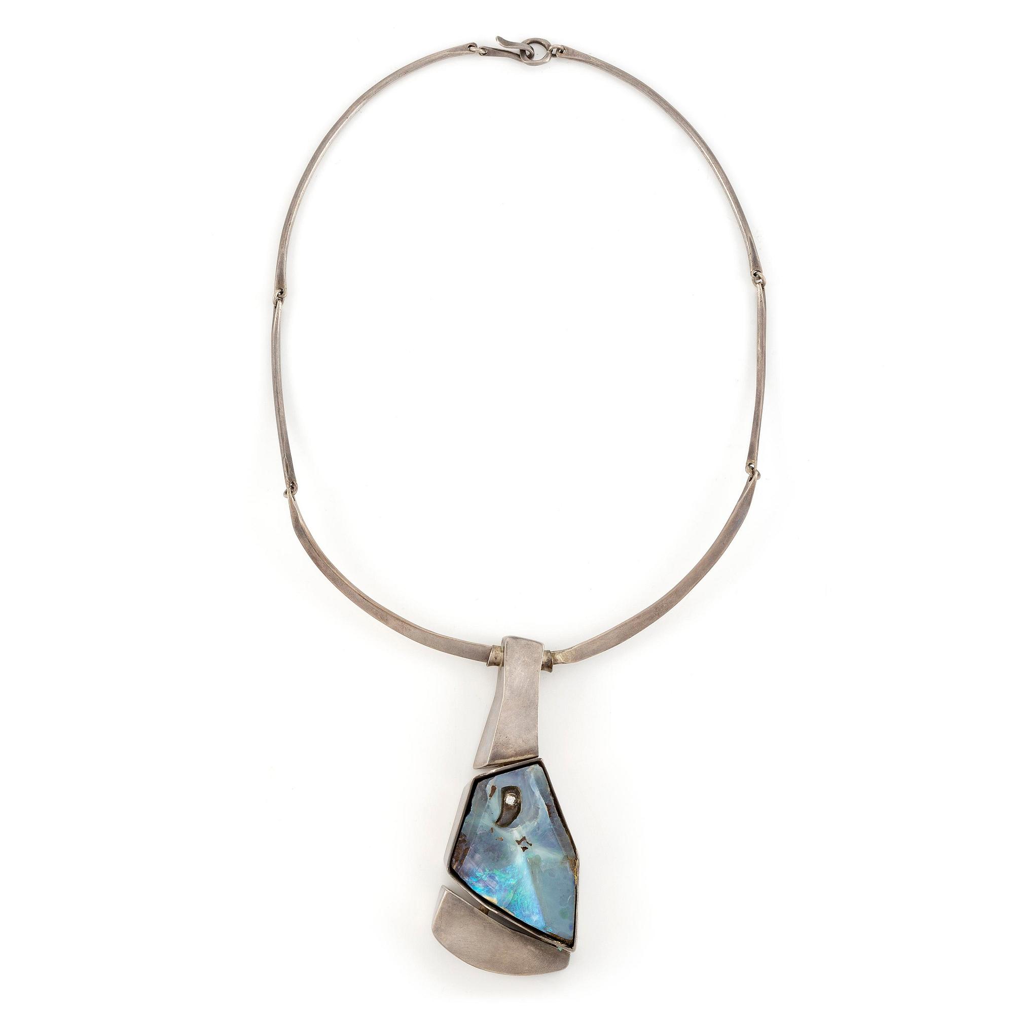 Kristian Nilsson, for Lantz, necklace of silver with opal and brilliant-cut diamond, Stockholm 1975.