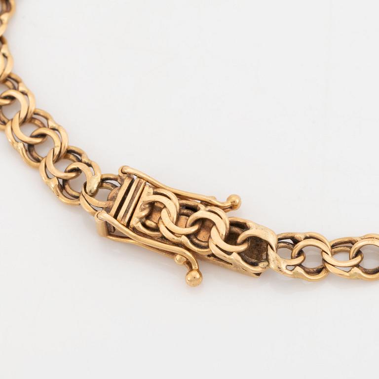 18K gold bracelet.